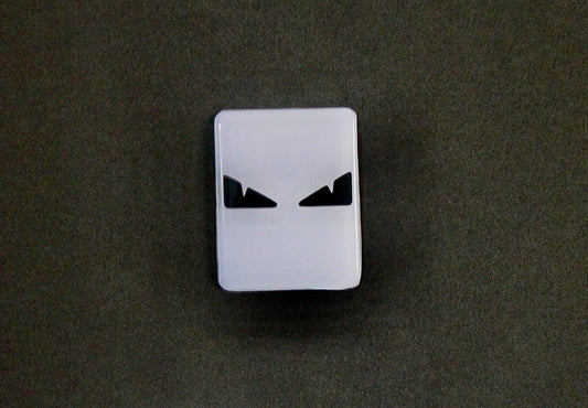 Vespa Wit/Zwarte Ogen Sticker – Zwart/Wit 3D Doming Logo | Scooter Accessoire